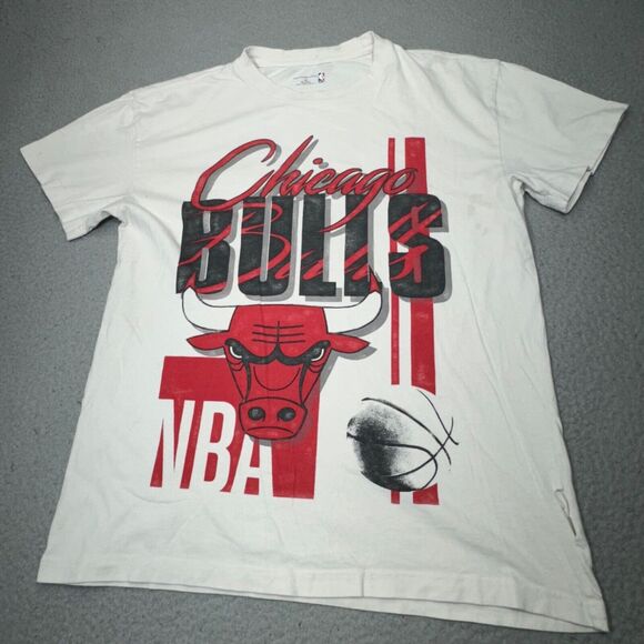 Chicago Bulls Shirt Men Medium White Abercrombie Fitch Crew Neck NBA‎ Basketball - Picture 1 of 16